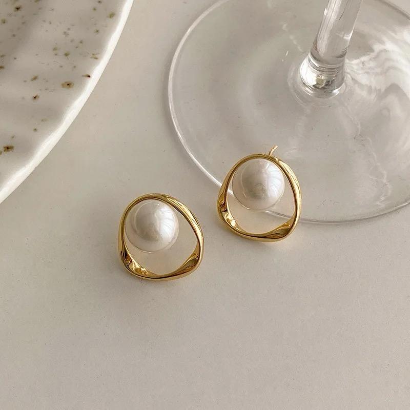 Chic Pearl Earrings